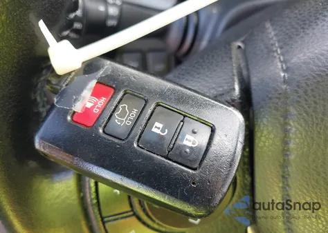 2016 Toyota Rav4 Xle z USA, uszkodzony, nr VIN JTMRFREV9GJ080188